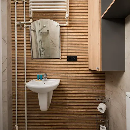 Hallera By Bookinghost * Varşova