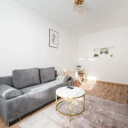 Hallera By Bookinghost Varsovia