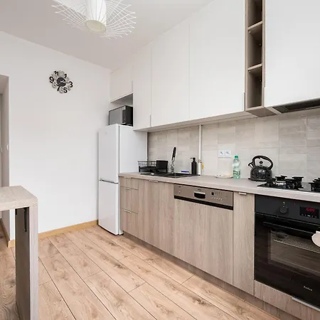 Hallera By Bookinghost * Varsovia